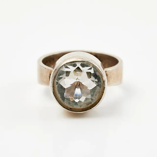 ISAAC COHEN. Ring, silver, fasettslipad bergkristall, Galleri 22:An Ab, Stockholm 1968.