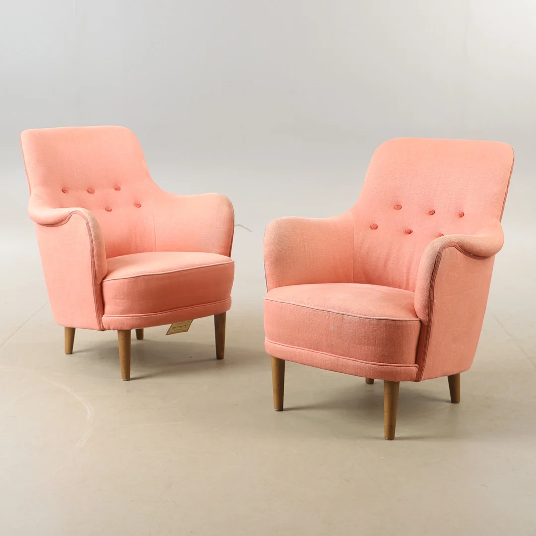 CARL MALMSTEN. Fåtöljer, 1 par, "Samsas", textilklädsel, AB. OH Sjögren, 1980-tal. — Armchairs & Chairs — Helsingborgs Auktionskammare