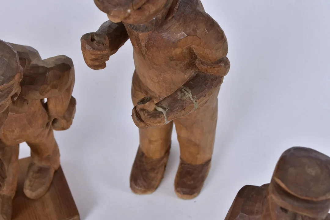 TRÄGUBBAR SAMT RELIEF, skuret trä, 6-delar. — Miscellaneous — Halmstads Auktionskammare