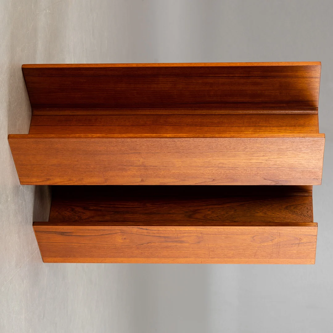 Pedersen & Hansen. Paar Teak Wandregale. Dänemark, 1960er Jahre. — Cupboards, Cabinets & Shelves — Stockholms Auktionsverk Hamburg