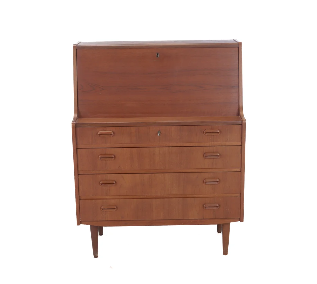 Danish furniture manufacturer. Teak Chatol, 1950s/1960s. — Furniture/Cabinets, chests of drawers — Lauritz