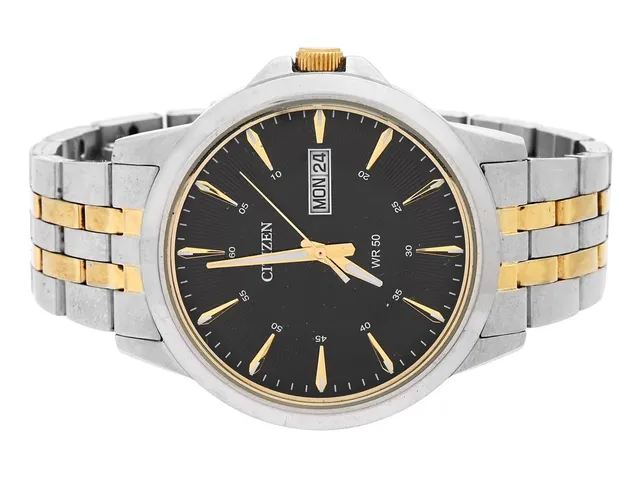 CITIZEN, WR 50, Serie nr. 701220064, Boett nr. 1502-S097843, herrur, 41 mm, bicolour, quartz (går ej), mineralglas, dag, datum, originallänk, viklås, ca 2015.