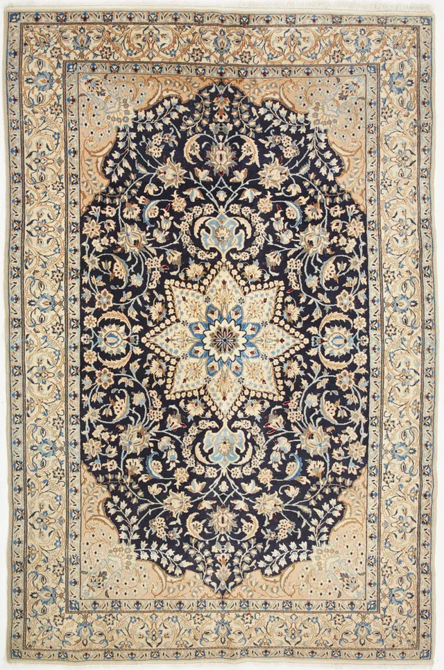 ORIENTMATTA. Nain, old, silkesinslag, ca 260x172 cm.