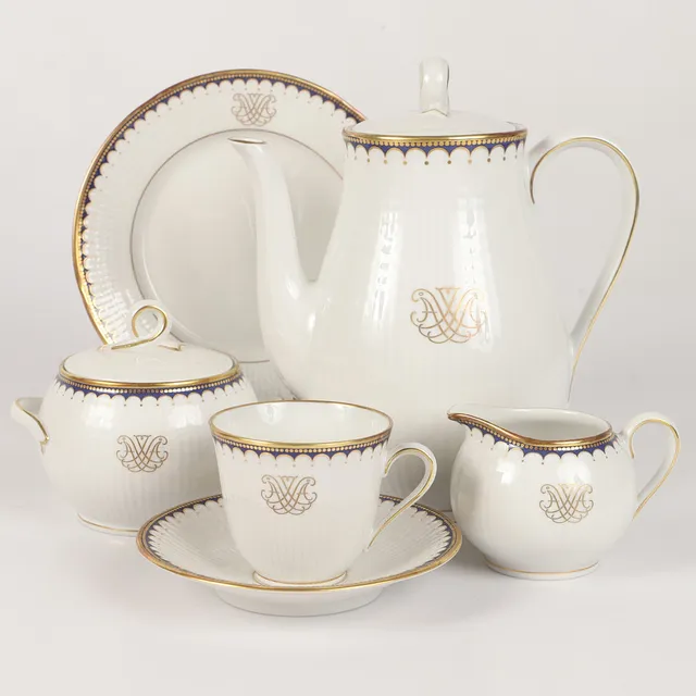 LOUISE ADELBORG. KAFFESERVIS, 39 delar, "Svenska Monogramservisen", porslin, Rörstrand.