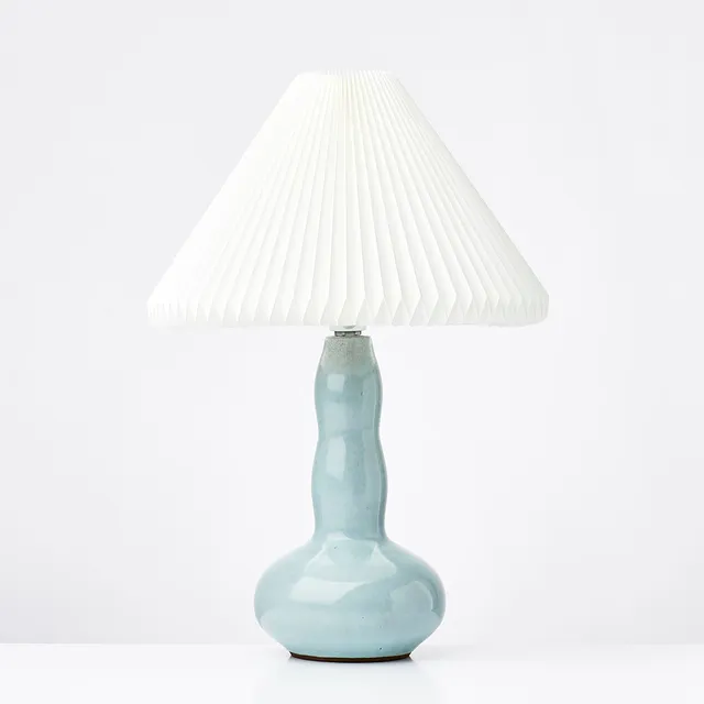 CHRISTIAN POULSEN. BORDSLAMPA, 1900-tal, glaserad lergods, signerad inuti, etikettmärkt, ljusblå stengods, Le Klint skärm.