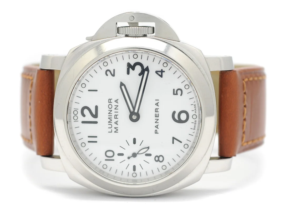 PANERAI, Luminor, Marina, Chronometer, Cal OP XI (ETA 6497/2), Verk nr. 494324, Serie nr. I 352/800, Ref nr. PAM 00113, Boett nr. OP 6567/PB 537862, herrur, 44 mm, stål, manuell, safirglas, liten sekundvisare, glasbaksida, läderband, originalspänne, gummiband, viklås, chronometercertifikat, cert, maj 2007, box, ytterkartong. — Klockor/Panerai — Kaplans