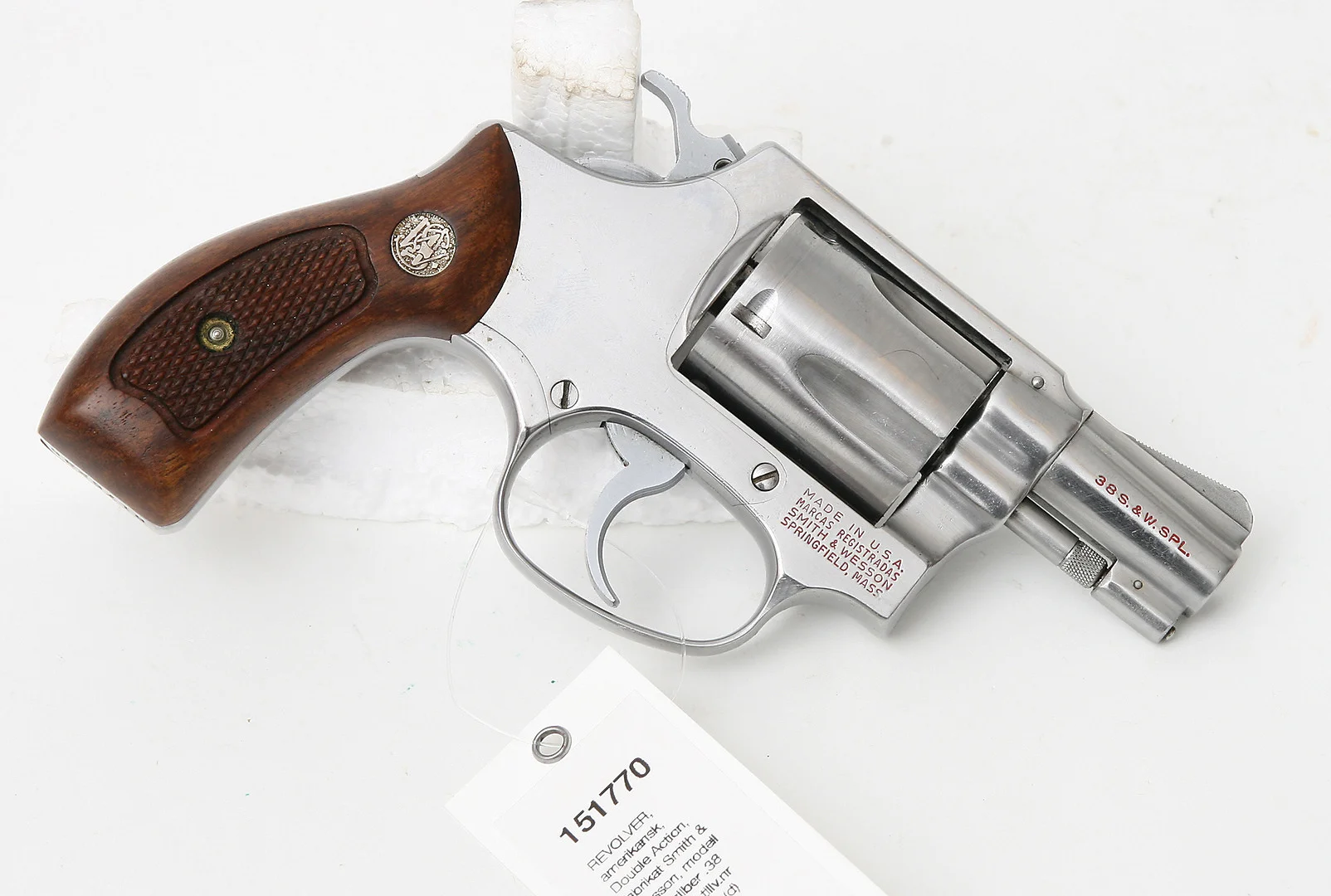 (345) REVOLVER, amerikansk, Double Action, fabrikat Smith & Wesson, modell 60, kaliber .38 Special, tillv.nr R175235. — Revolvers — Mauritz Widforss