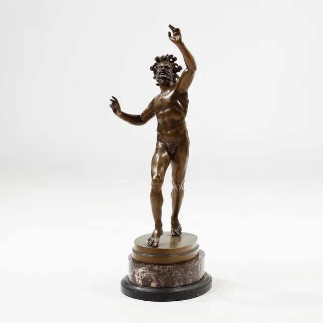 SKULPTUR, Faun, brons på marmor sockel.