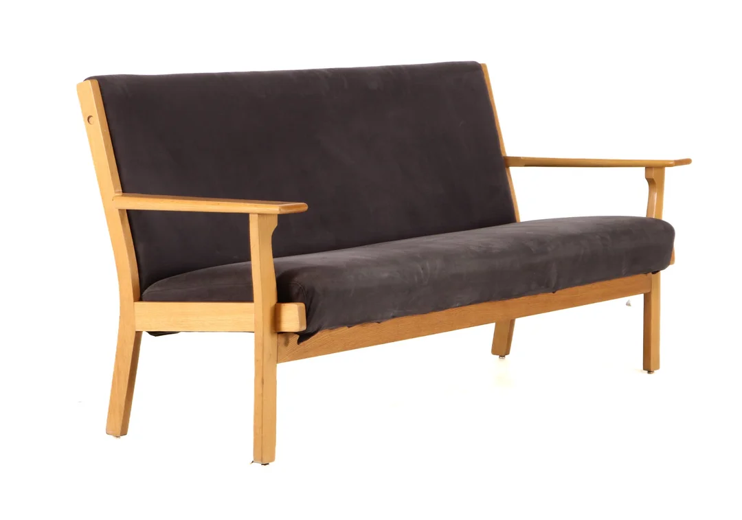 H. J. Wegner. Three-seater sofa, model Ge-181/3 — Furniture/Lounge suites, sofas — Lauritz