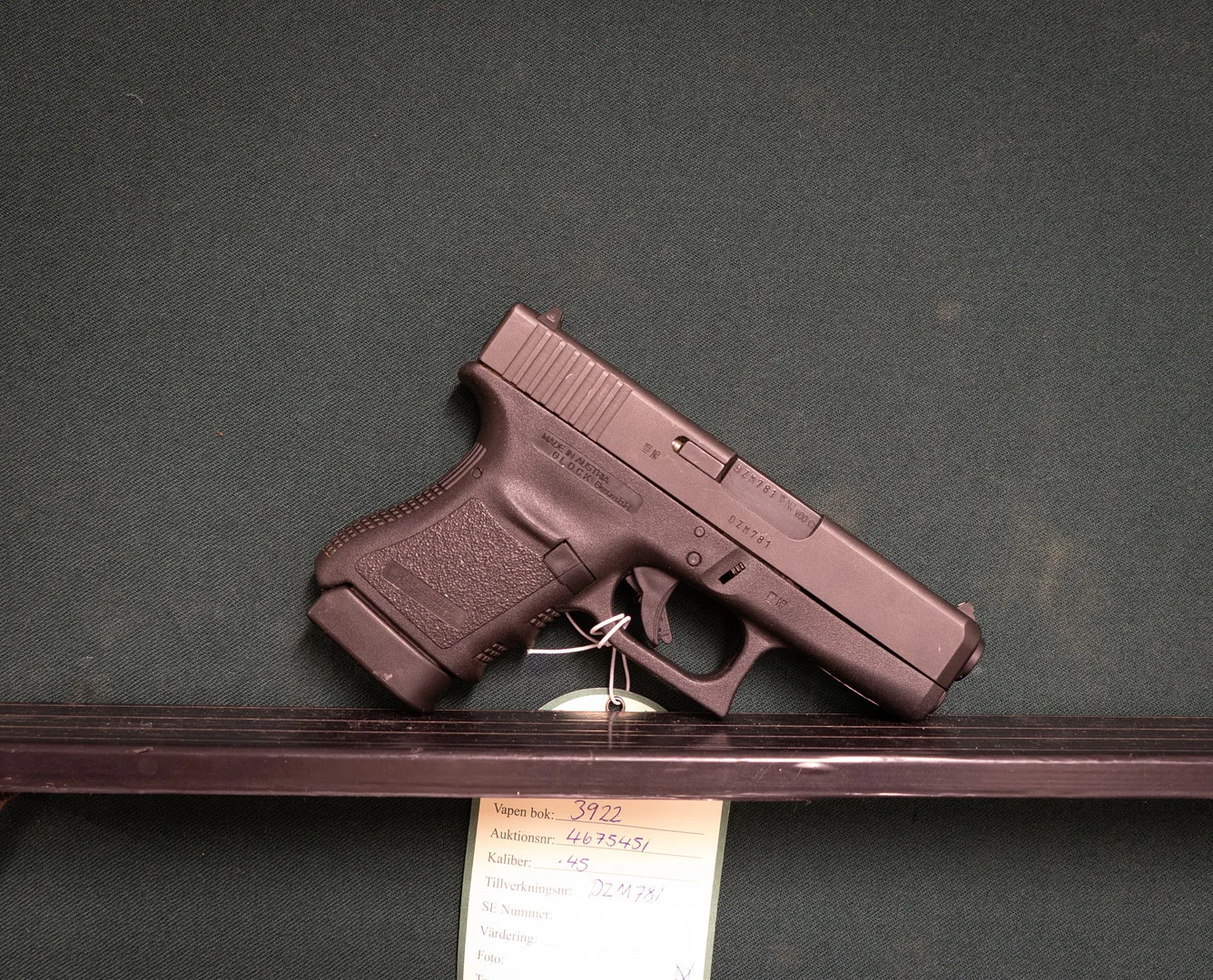 Glock .45 Tillv.nr. DZM781. — Pistols — Mauritz Widforss