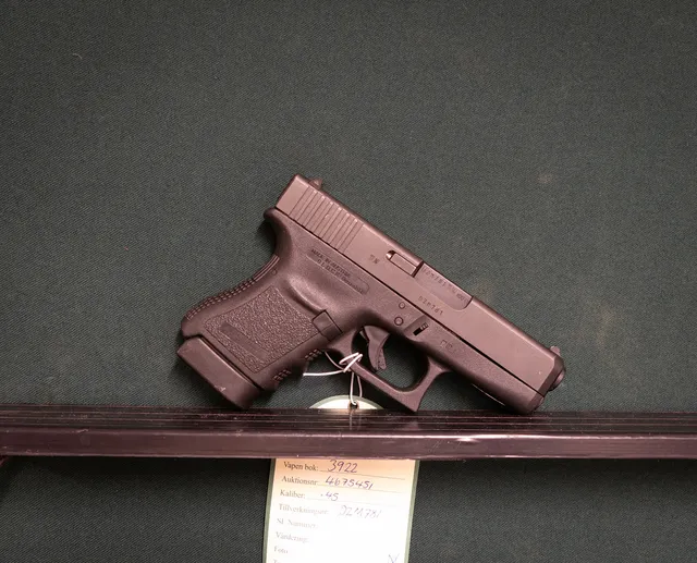 Glock .45 Tillv.nr. DZM781.