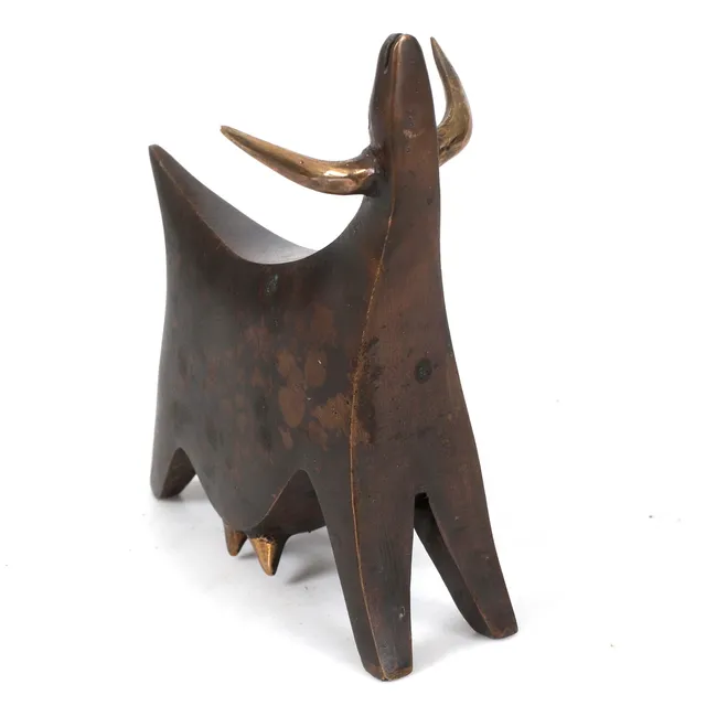 IRMTRAUD PAILLARD. Skulptur i form av ko, brons, signerad och numrerad 16/50 och daterad 1997.