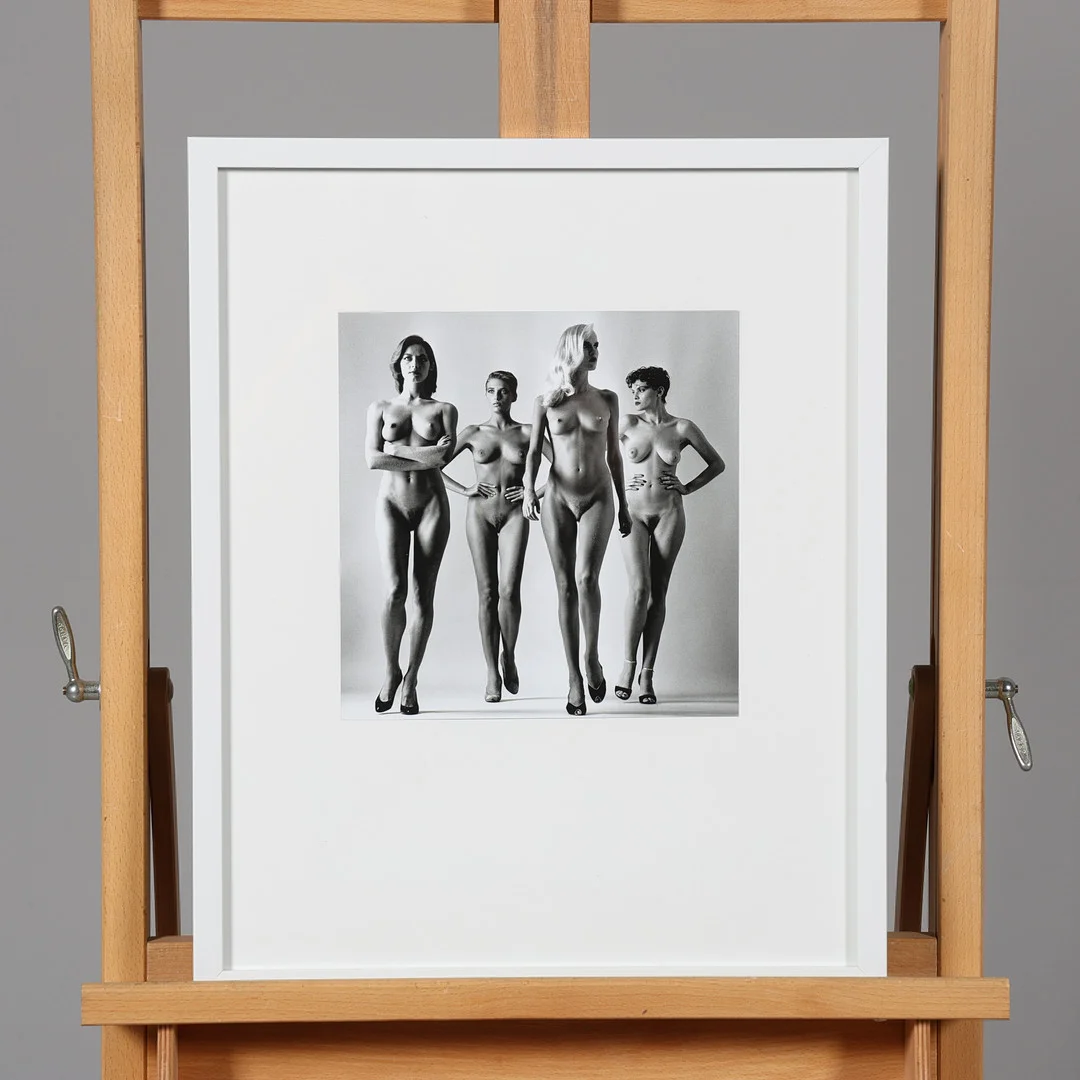 HELMUT NEWTON. EFTER. OFFSETTRYCK, "Sie kommen, Naked, French Vogue, Paris, 1981". — Photography — Borås Auktionshall