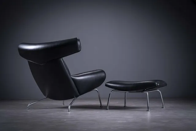 Hans J. Wegner. Lounge chair and stool, model EJ100 'Ox Chair' (2)