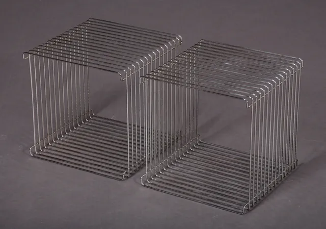 Verner Panton. To 'Wire cube' moduler, stål