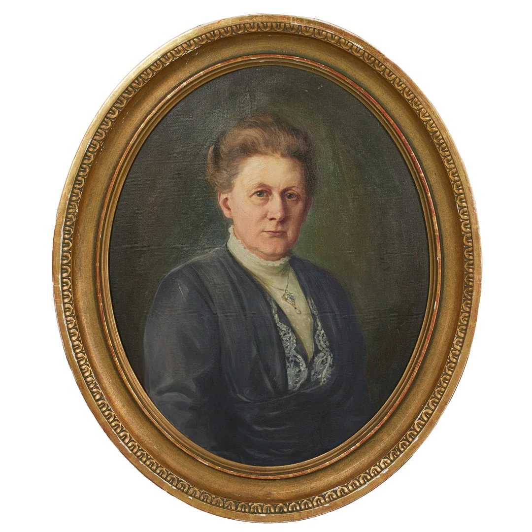 BRUNO HOPPE (1859-1937). Porträtt föreställande konsulinnan Anna Lindgren (fd. Åberg), signerad och daterad B. Hoppe, olja på duk. — Paintings — Crafoord Auktioner Stockholm
