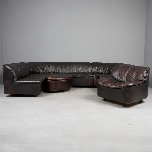 HANS KAUFELD. Vierteiliges Modulsofa und Sessel, Leder, 1970er Jahre, Deutschland. (5).