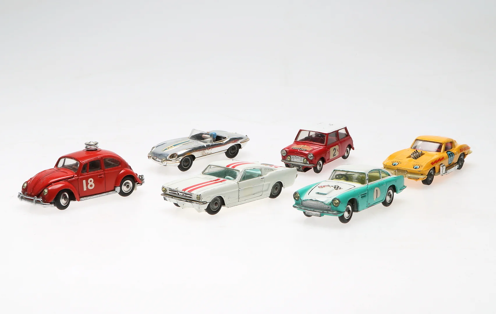 CORGI TOYS, 6 modellbilar, 1900-talets andra hälft. — Toys — Kalmar Auktionsverk