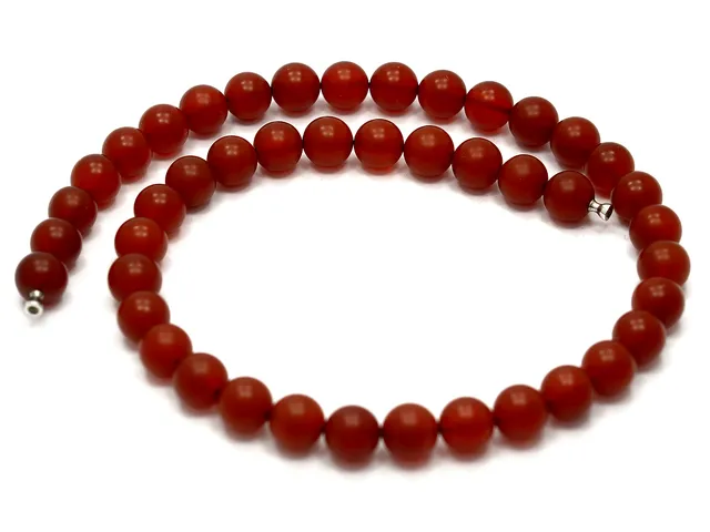 OLE LYNGGAARD, COLLIER, karneolkulor, ca 10 mm, längd 46 cm, dobbar.