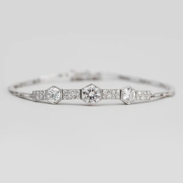 ARMBAND, art deco, 18k vitguld, briljantslipade diamanter, ca 1,85 ct, Gustaf Dahlgren & Co, Malmö 1935.