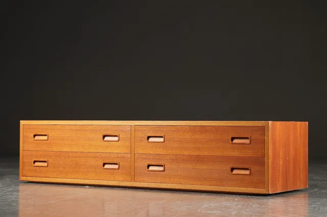 Hundevad. Kommode af teak, 1960'erne