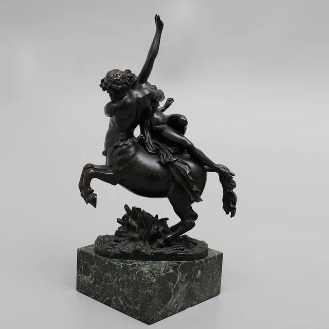 SKULPTUR EFTER GIAMBOLOGNA, "Nessus bortförande av Deianira", brons med postament av grön marmor, 1900-talets första hälft.