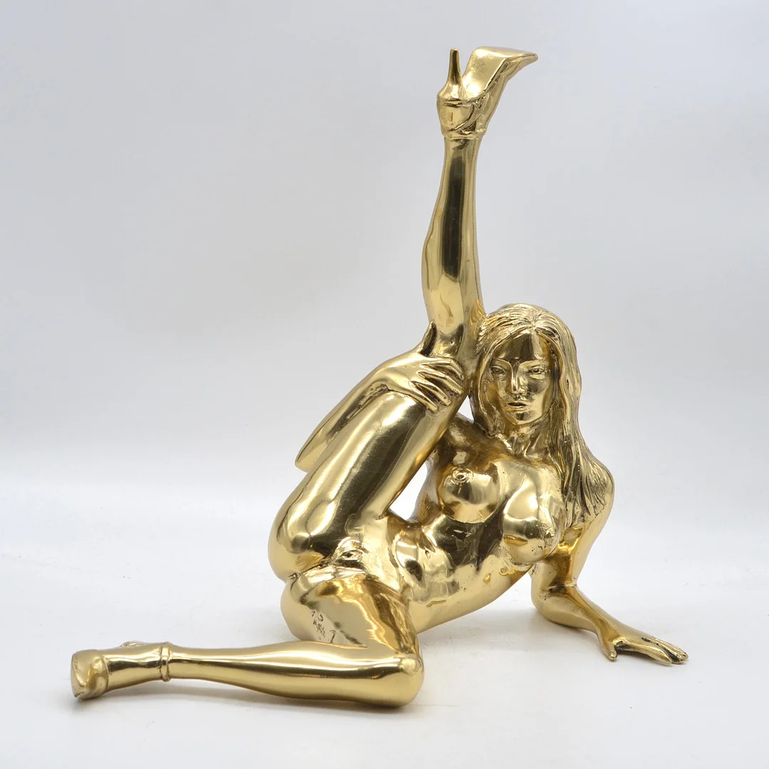 ROBBI JONES (1961). "KATJA", DAMENAKT, SKULPTUR, MESSING (POLIERT), GELBGOLDENER PATINA, UM 2000, SIGNIERT. — Sculptures & Bronzes — Kunst- und Auktionshaus Kleinhenz