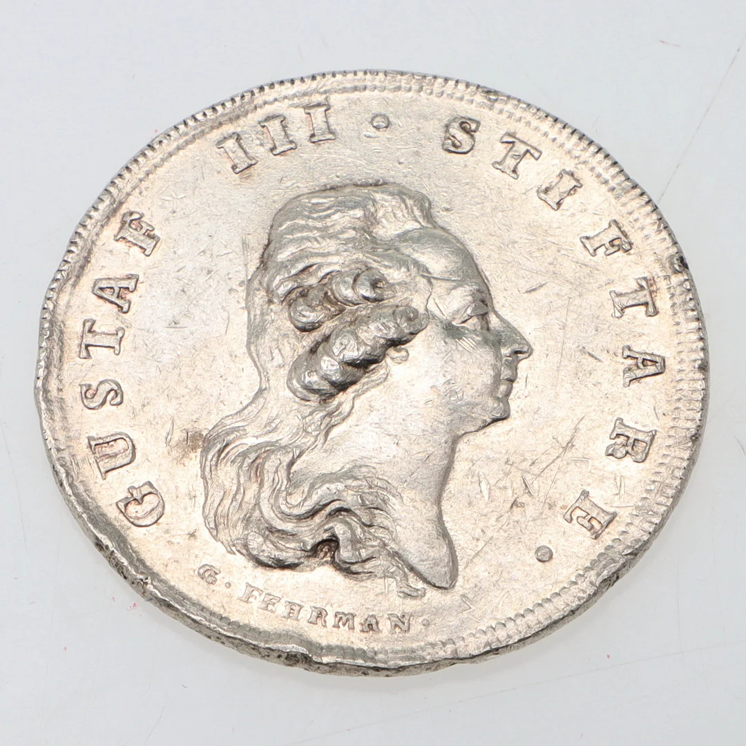 MEDALJ, silver, Gustaf III Stiftare, "Snille och smak", 1786. — Orders & Medals — Ekenbergs Auktioner