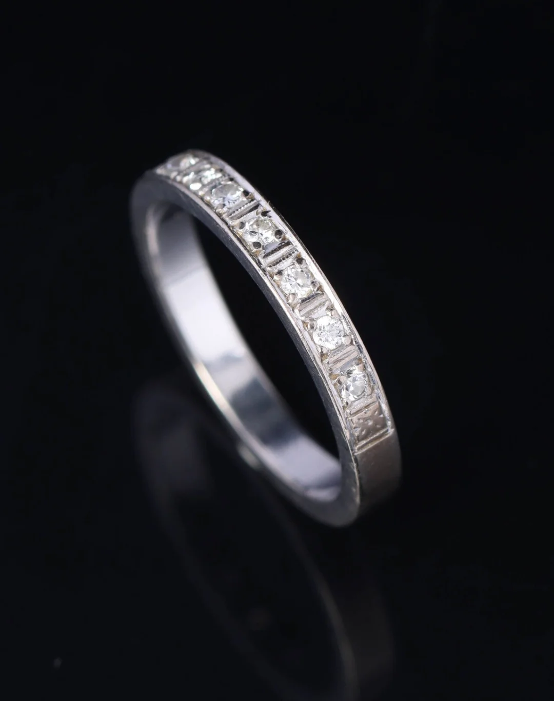 Alliancering med diamanter af 14 kt. hvidguld — Jewellery/Rings — Lauritz