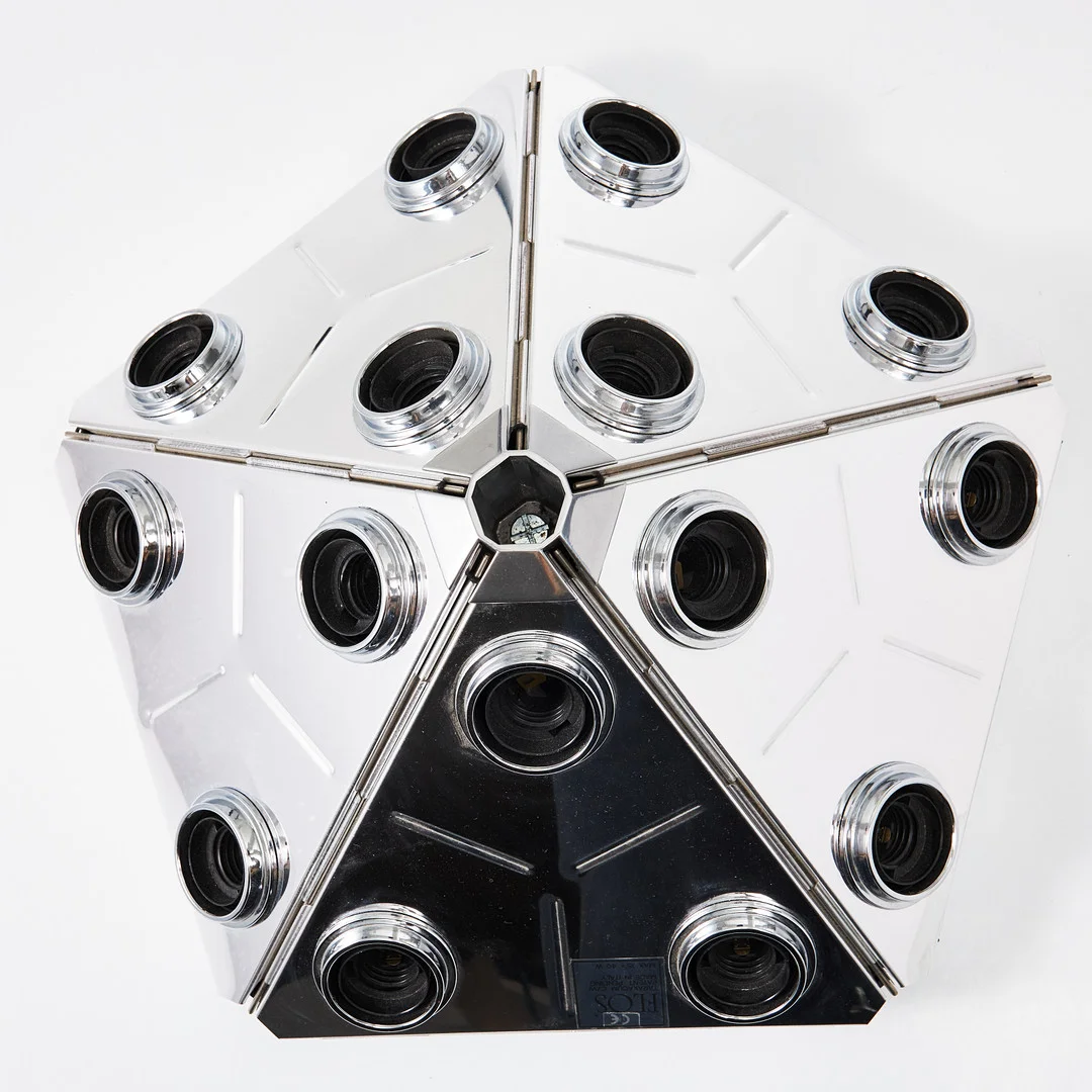 ACHILLE CASTIGLIONI. Tak/Vägglampa, "Taraxacum 88 C/W", formgivningsår 1988, stål och aluminium, 15 ljuskällor, etikettmärkt, Flos, Italien. — Ceiling lights — Stockholms Auktionsverk Magasin 5