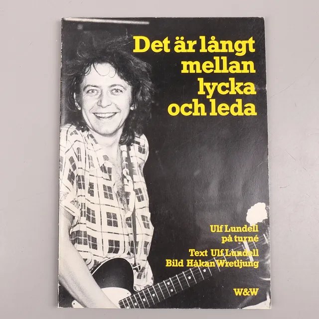 ULF LUNDELL. Bok, "Det är långt mellan lycka och leda", 1981.