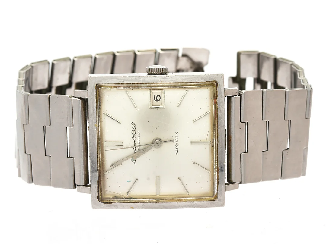 INTERNATIONAL WATCH Co, Schaffhausen, herrur, 30,5 x 30,5 (37) mm, Cal 8541, Serie nr. 1732504, Boett nr. 1722284 / R1160A, stål (Staybrite), automatisk, plexiglas, datum, skadad urtavla, buckla (se bilder), ca 1963. — Klockor/IWC — Kaplans