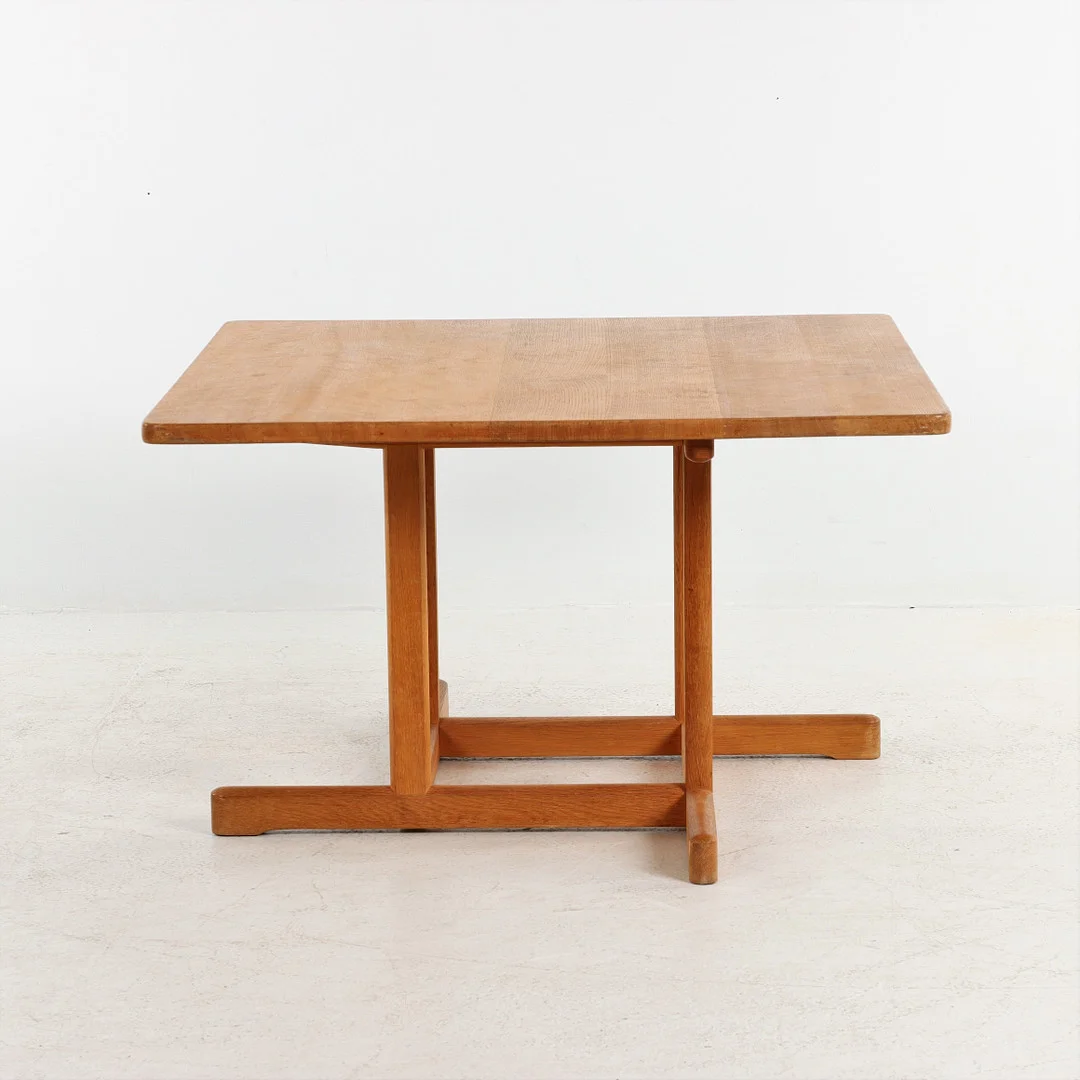 BØRGE MOGENSEN. 1914-1972, soffbord, Fredericia Stolefabrik, Danmark. — Tables — Auktionsverket Engelholm