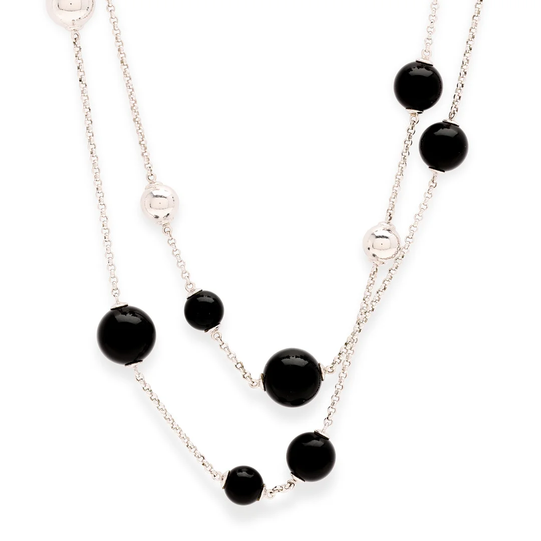 REGITZE OVERGAARD. GRORG JENSEN “Sphere Sautoir ” halskæde af sterlingsølv prydet med perler af sort agat. — Necklace — Palsgaard Kunstauktioner