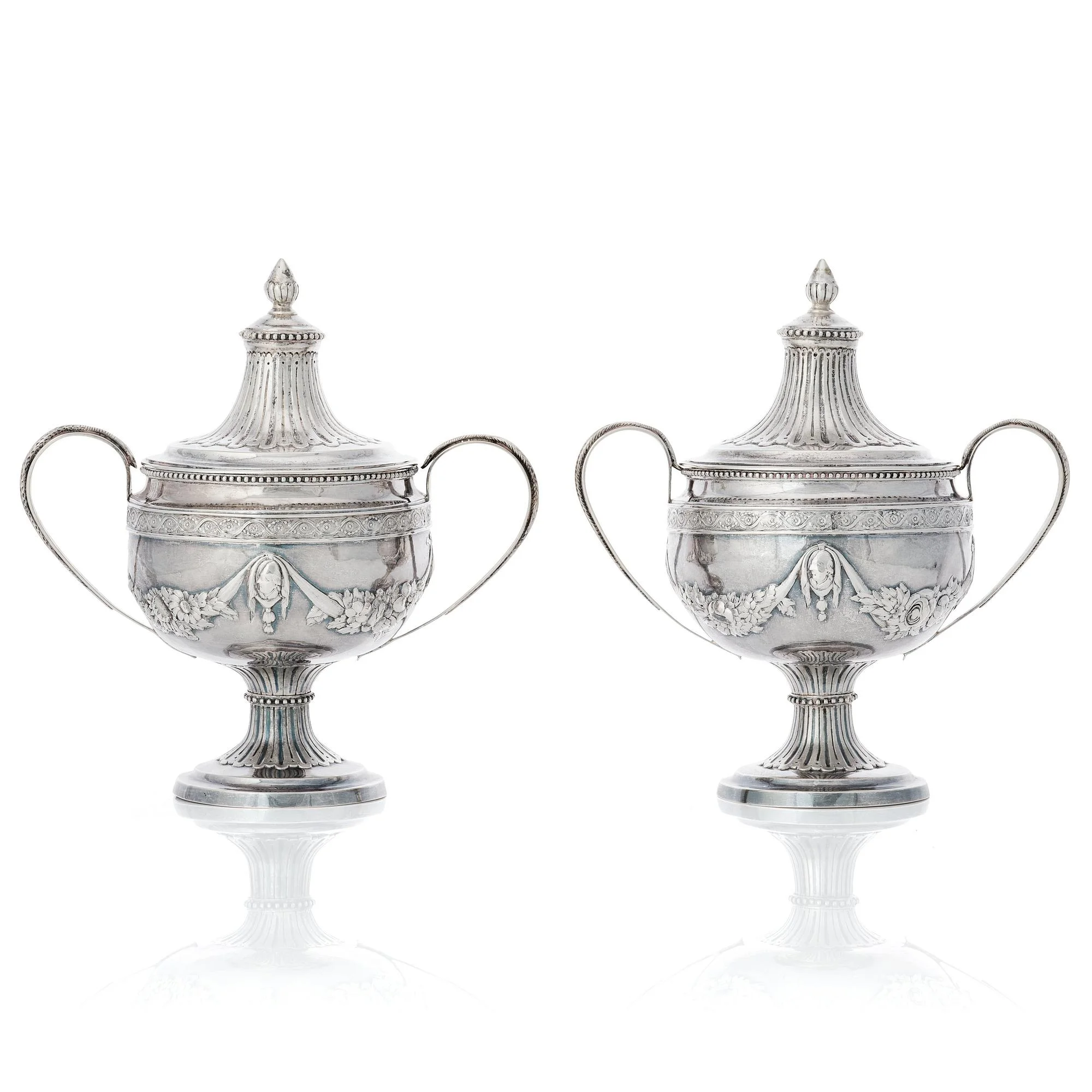 Johan Malmstedt, sockerskålar med lock, ett par, silver, Göteborg 1786. Gustavianska. — Bukowskis