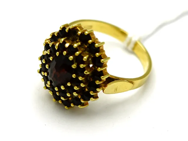 Ring 18K 5,1g med granater Ø16