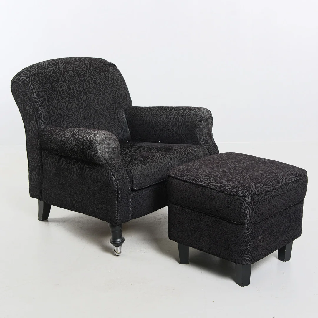 FÅTÖLJ med FOTPALL, Howard-modell, Furninova, 2000-tal. — Armchairs & Chairs — Formstad Auktioner