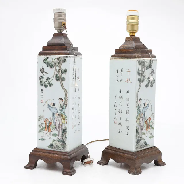 Pair of Chinese porcelain vases from the Republic, early decades of the 20th Century.