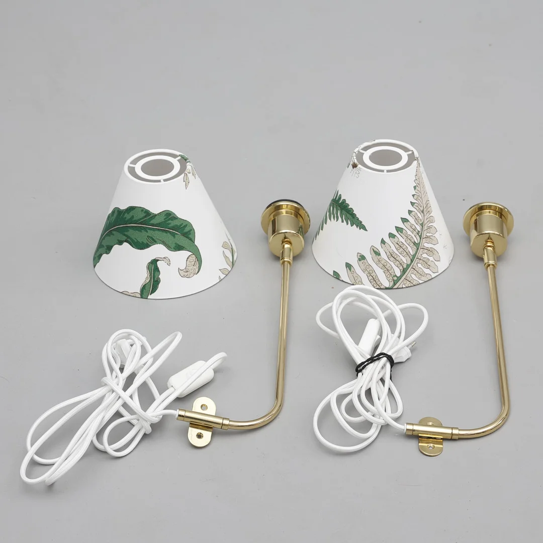 JOSEF FRANK. VÄGGLAMPOR, ett par modell 2226 Firma Svenskt Tenn. — Wall Lights — Södermanlands Auktionsverk