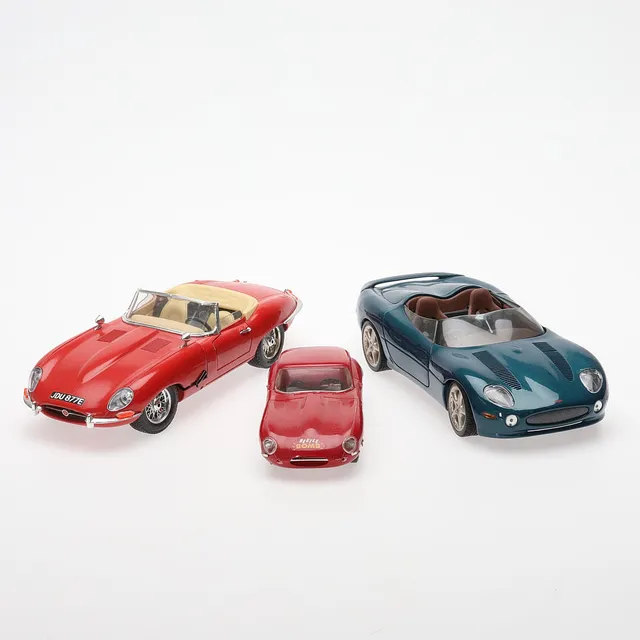 MODELLBILAR, 3 st, metall/resin, plast,1:18 & 1:32.