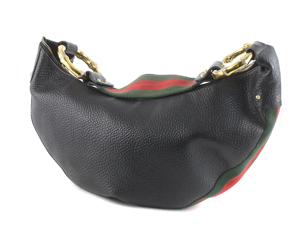 VÄSKA, GUCCI, svart läder, gulmetall detaljer, tyg rand grön, röd, 36x21x4 cm, märkt 131086 001013. — Accessoarer/Väskor — Kaplans