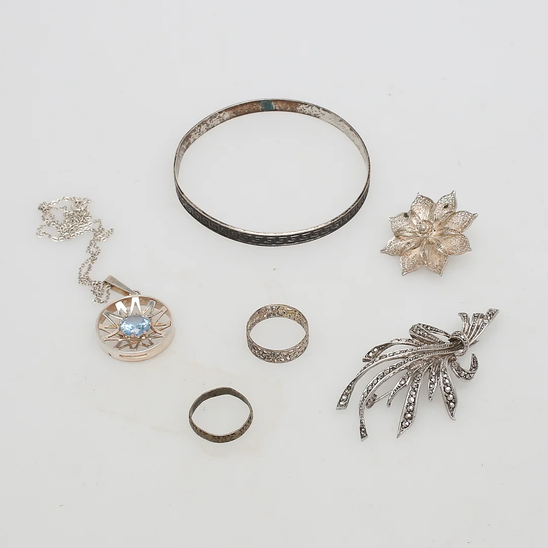 SMYCKEN, 6 delar, silver, total vikt 39 gram. — Jewellery — Växjö Auktionskammare