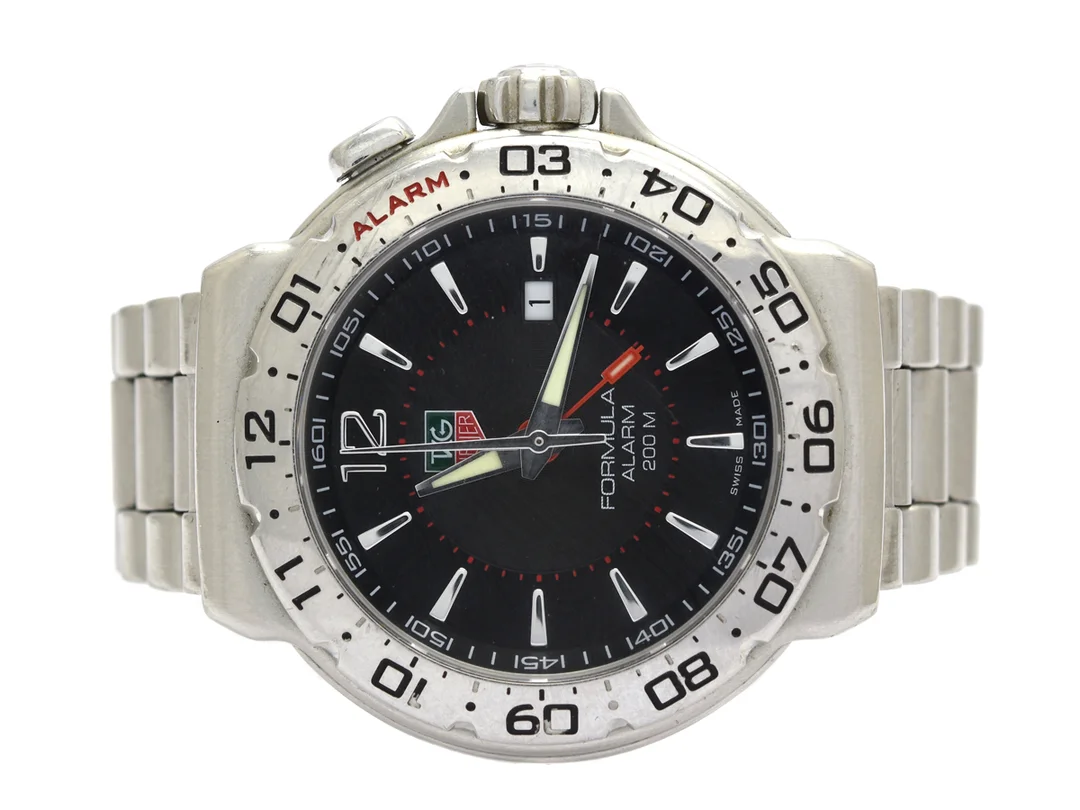 TAG HEUER, Formula 1, Alarm, (200 METERS), Serie nr. RET0159, Ref nr. WAC111A.BA0850, herrur, 42 mm, stål, quartz, safirglas (skadat), datum, alarm (defekt), originallänk, viklås, Ref nr. BA0850-1-Y-S5, ca 2007. — Klockor/Tag Heuer — Kaplans