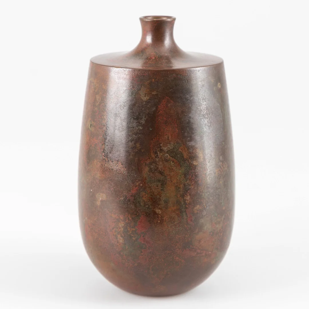 HASEGAWA YOSHIHISA (1928- 2002). Ikebana-Vase, Japan, Shōwa-Zeit. — Asiatica — Stockholms Auktionsverk Hamburg