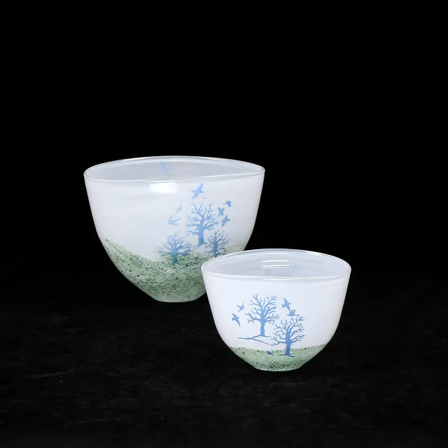 KJELL ENGMAN. Skålar, 2 st, "Oktober", glas, Kosta Boda, en signerad.