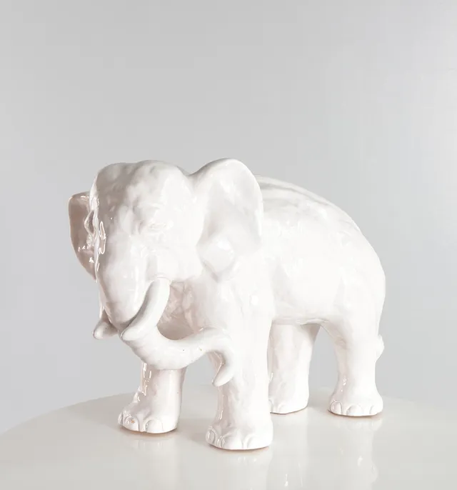 GERTRUD KUDIELKA (F. 1896, D. 1984). Figur af lertøj modelleret i form af elefant. Dekoreret med hvid glasur. Sign. monogram. Udført og sign. hos Lauritz Hjorth, 600.