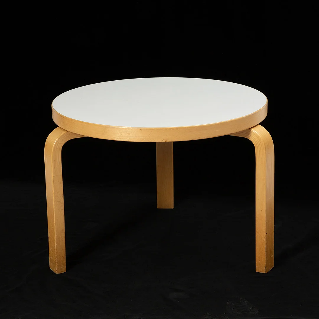ALVAR AALTO. Bord, "90D", Artek, Finland. — Tables — Stockholms Auktionsverk Göteborg