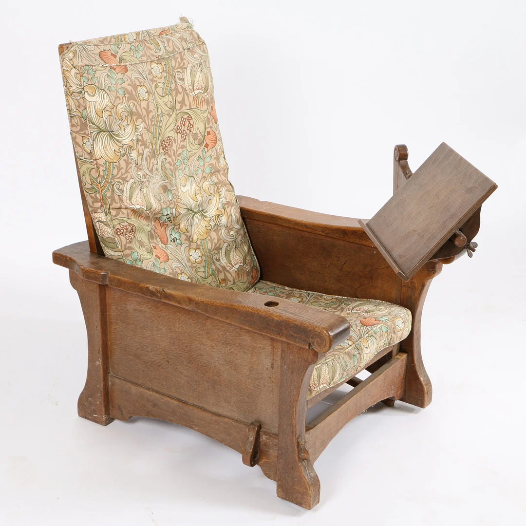 ROBERT 'MOUSEMAN' THOMPSON (1876-1955). AN OAK READING CHAIR. — Armchairs & Chairs — Bishop & Miller
