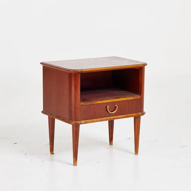 SÄNGBORD, 1930/1940-tal, mahogny, beslag i mässing.