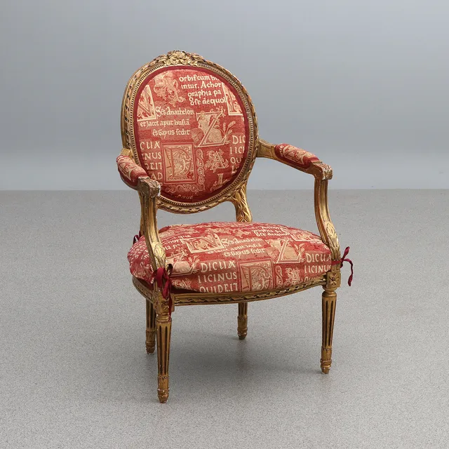 KARMSTOL. Skuret och bronserat trä. Gustaviansk stil, 1900-tal.
